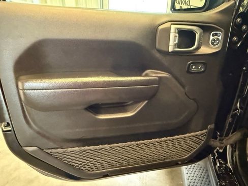 Used 2024 Jeep Wrangler Unlimited Rubicon w/ Convenience Group image 18