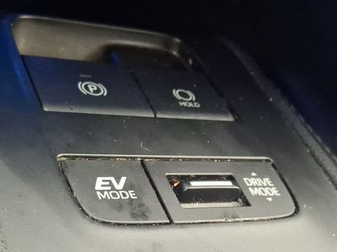 Certified 2021 Toyota Venza LE AWD/4WD image 26
