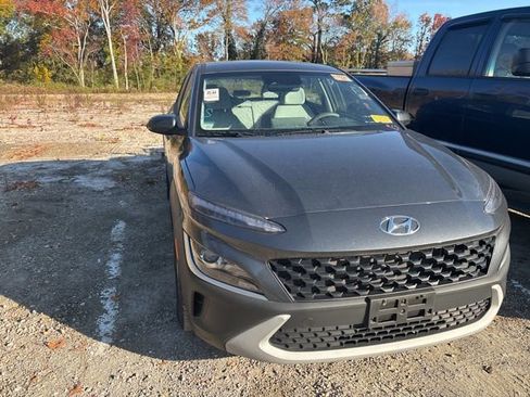 Used 2023 Hyundai Kona SE image 2