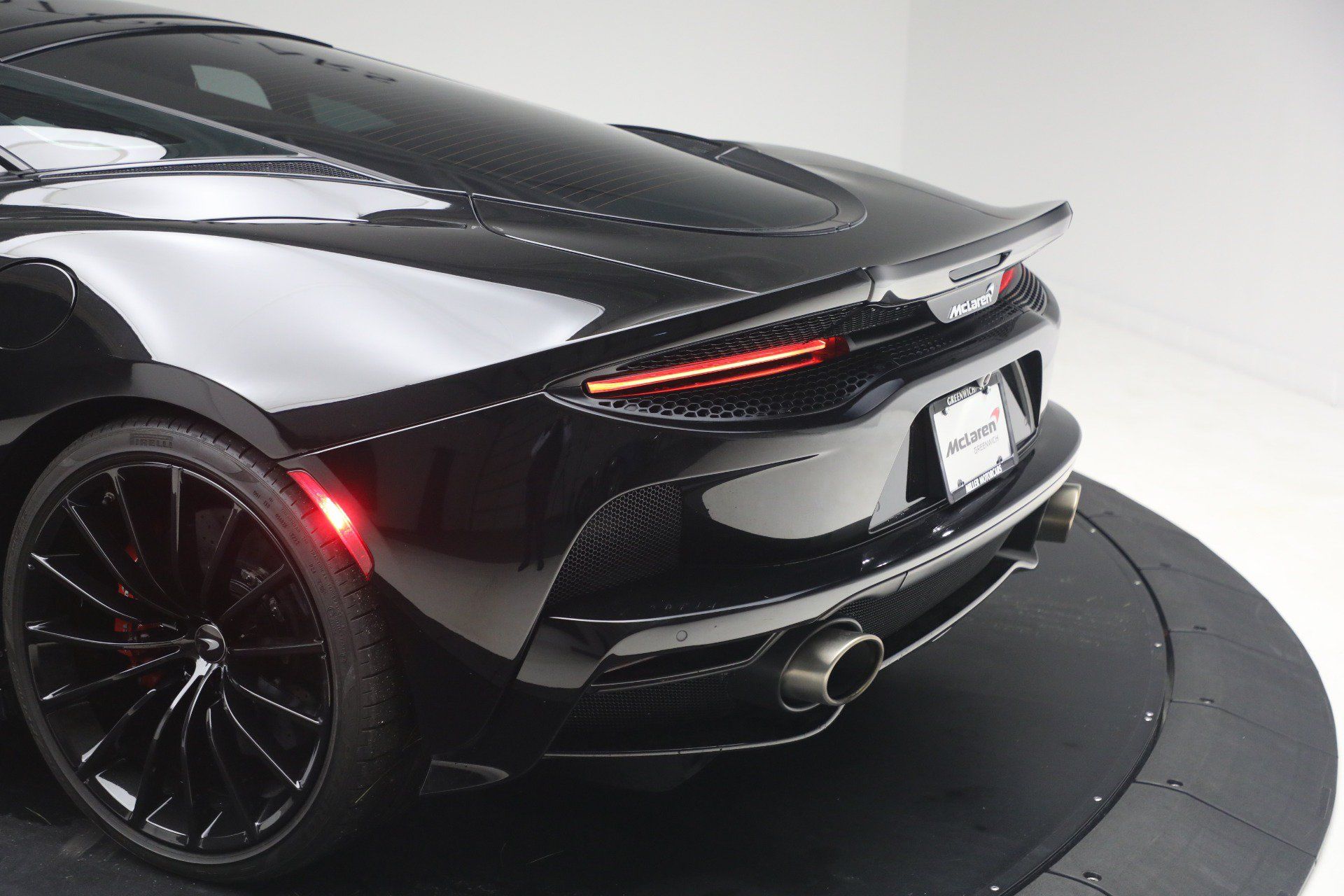 Used 2023 McLaren GT RWD image 33