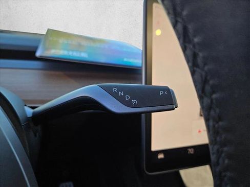 Used 2023 Tesla Model Y Performance image 13