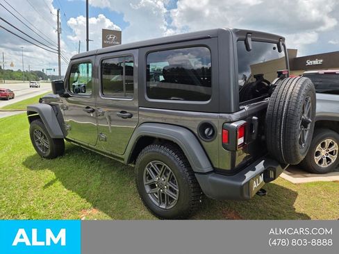 Used 2025 Jeep Wrangler Unlimited Sport AWD/4WD image 9