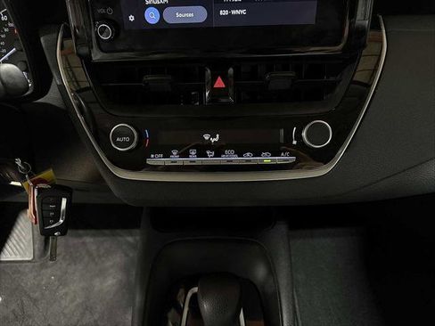 Certified 2025 Toyota Corolla LE image 21