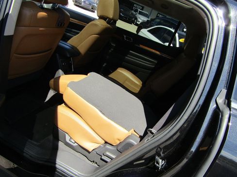 Used 2010 Lincoln MKT 2WD image 9