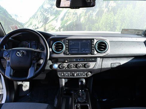 Certified 2021 Toyota Tacoma TRD Off-Road image 18