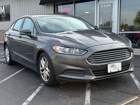 Used 2016 Ford Fusion SE FWD image 4