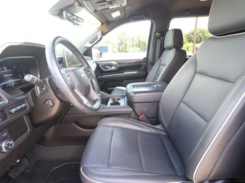 Used 2024 Chevrolet Suburban Premier AWD/4WD image 2