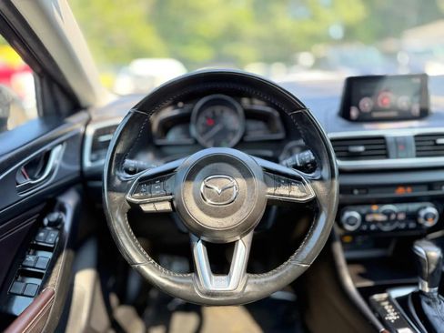 Used 2018 MAZDA MAZDA3 Grand Touring FWD image 17