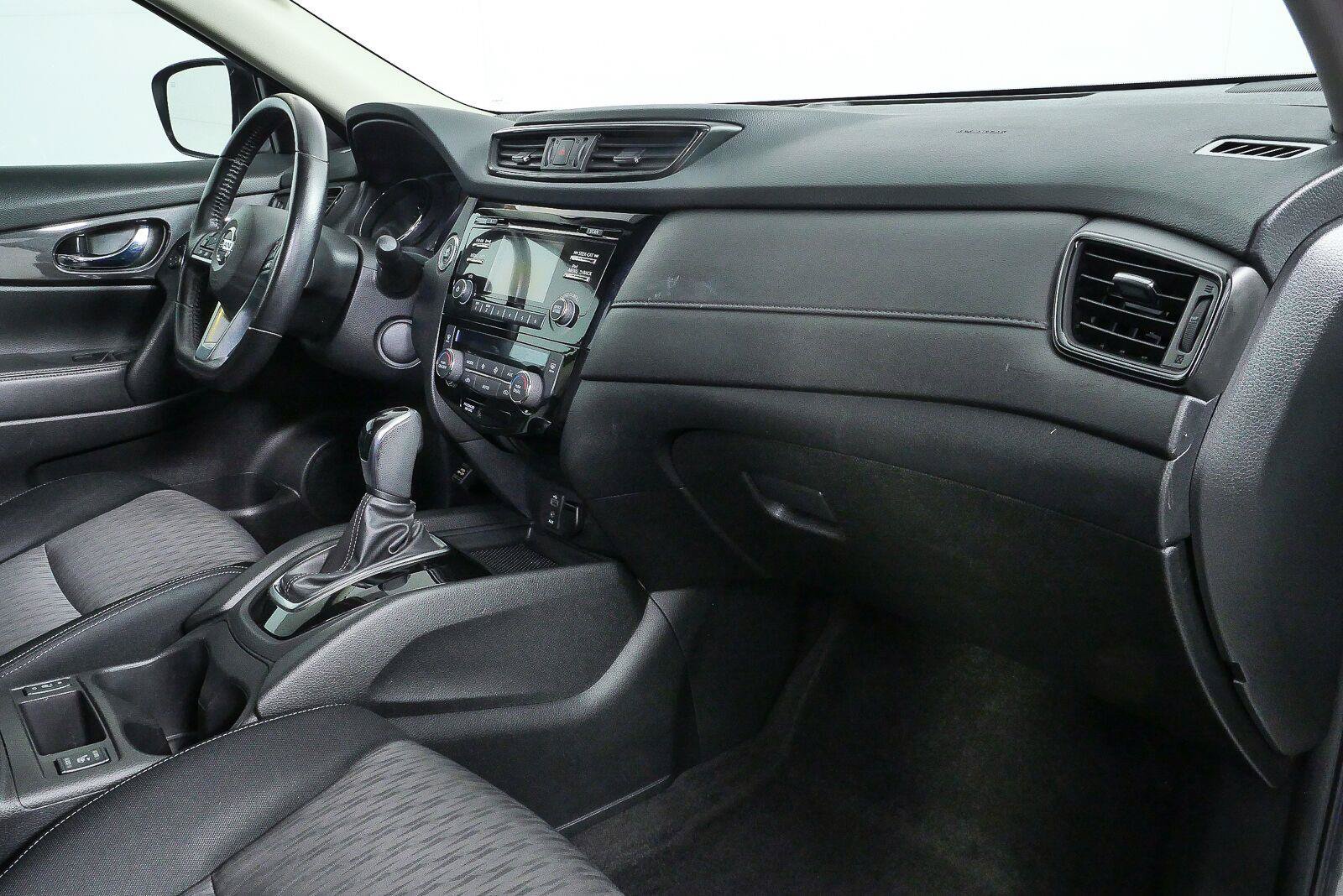 Used 2017 Nissan Rogue SV FWD image 23