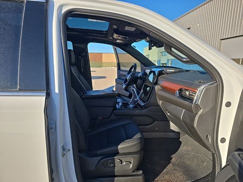 Used 2025 GMC Yukon Denali image 17