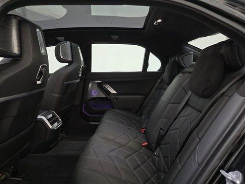 Used 2023 BMW 760i xDrive w/ Executive Package image 16