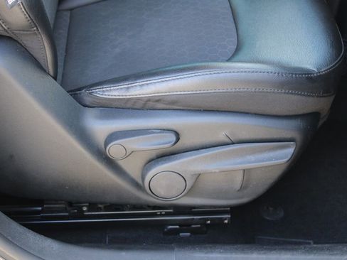 Used 2019 Jeep Compass Latitude FWD image 20