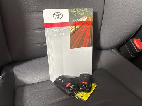 Used 2024 Toyota Tacoma TRD Off-Road image 40