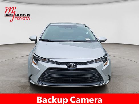 Used 2023 Toyota Corolla LE FWD image 3
