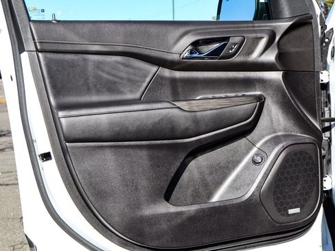 Used 2023 GMC Acadia SLT image 36