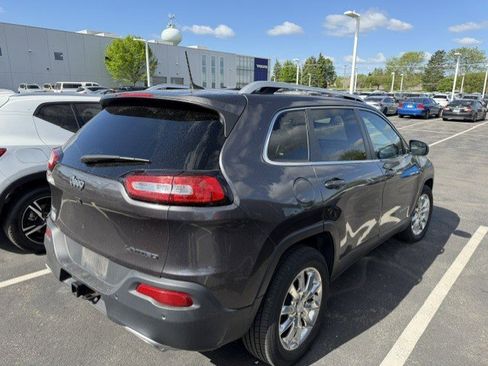 Used 2017 Jeep Cherokee Limited w/ Trailer Tow Group AWD/4WD image 5