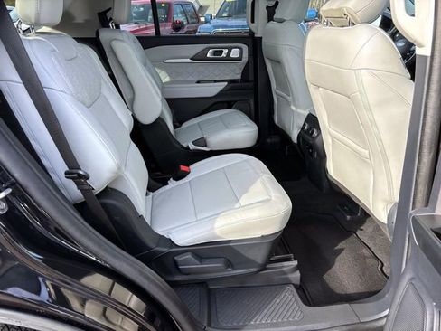 Used 2025 Ford Explorer Platinum w/ Ultimate Package image 18