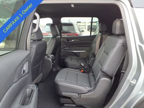 Used 2025 Chevrolet Traverse LT image 11