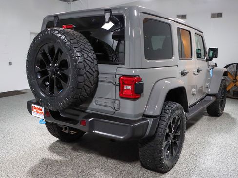 Used 2023 Jeep Wrangler Unlimited Sahara w/ Cold Weather Group AWD/4WD image 8