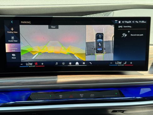 Used 2023 BMW i7 xDrive60 w/ Executive Package 2 AWD/4WD image 32