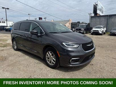 Used 2023 Chrysler Pacifica Touring-L