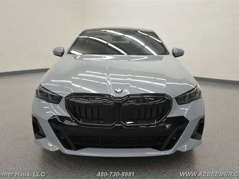 Used 2025 BMW 550e xDrive w/ Premium Package AWD/4WD image 5