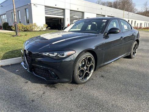 New 2025 Alfa Romeo Giulia AWD w/ Driving Assist Package image 4