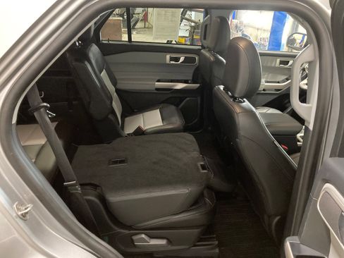 Used 2023 Ford Explorer XLT w/ Equipment Group 202A image 10