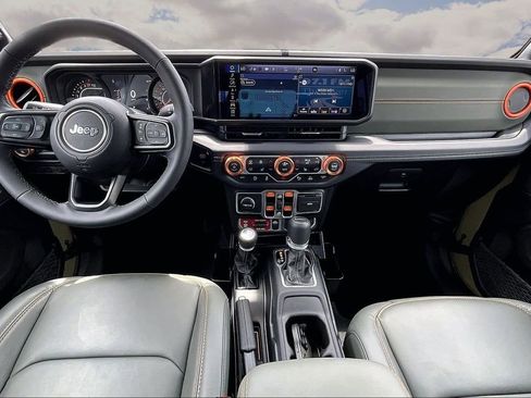 Used 2025 Jeep Gladiator Mojave AWD/4WD image 8