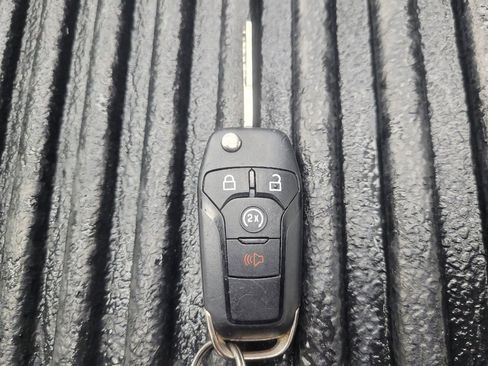 Used 2017 Ford F150 XLT w/ Equipment Group 302A Luxury AWD/4WD image 32