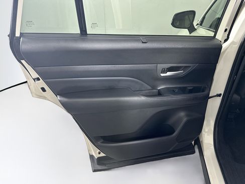 Used 2024 Toyota Grand Highlander XLE image 27