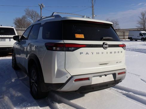 Used 2023 Nissan Pathfinder SL image 16