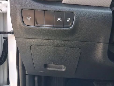 Used 2021 Hyundai Kona SE AWD/4WD image 15
