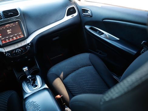 Used 2015 Dodge Journey SXT w/ Flexible Seating Group image 22