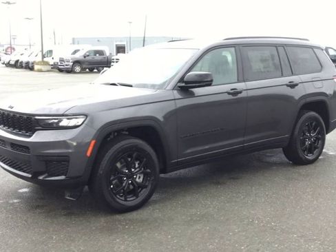 New 2025 Jeep Grand Cherokee L Laredo w/ Trailer Tow Package image 4