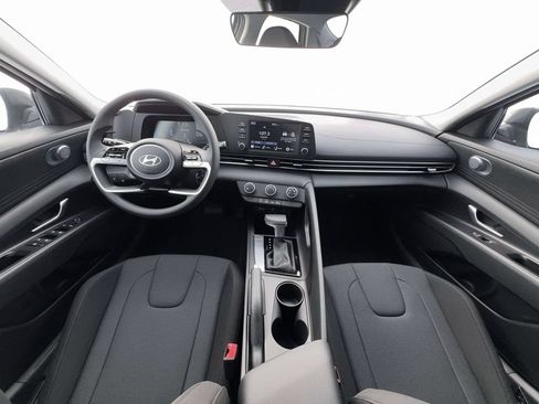 New 2026 Hyundai Elantra SE FWD image 13