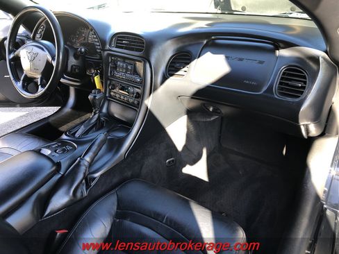 Used 2004 Chevrolet Corvette Convertible w/ Preferred Equipment Group image 21