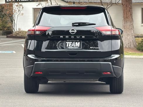 Used 2024 Nissan Rogue SV image 5