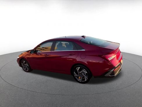 Used 2025 Hyundai Elantra Limited image 10