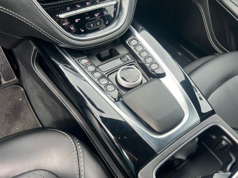 Used 2021 Aston Martin DBX AWD/4WD image 18