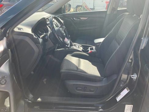 Used 2020 Nissan Rogue SV image 11