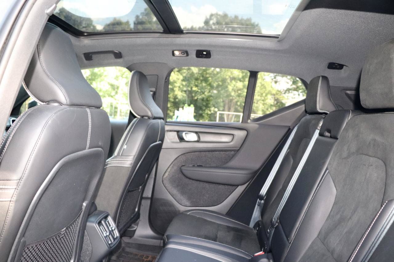 Used 2022 Volvo XC40 T5 R-Design w/ Advanced Package AWD/4WD image 28