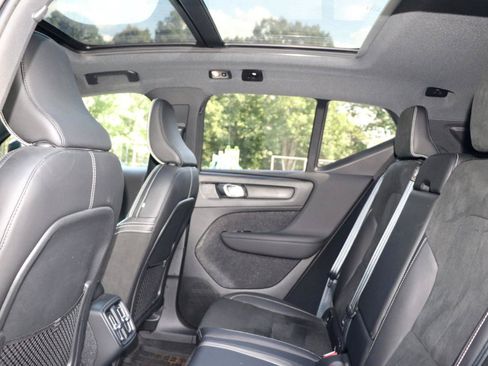 Used 2022 Volvo XC40 T5 R-Design w/ Advanced Package AWD/4WD image 28