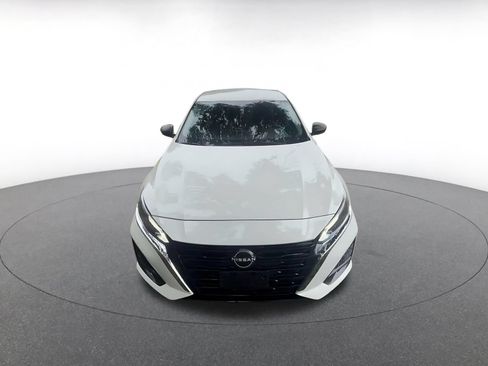 Used 2025 Nissan Altima 2.5 SV FWD image 4