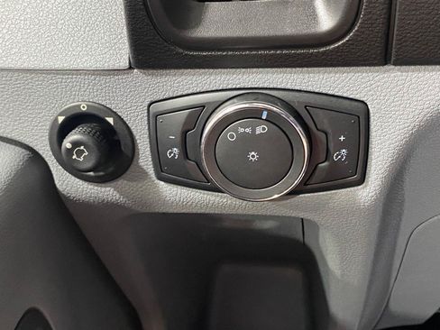 Used 2018 Ford Transit 250 130 Low Roof RWD image 21