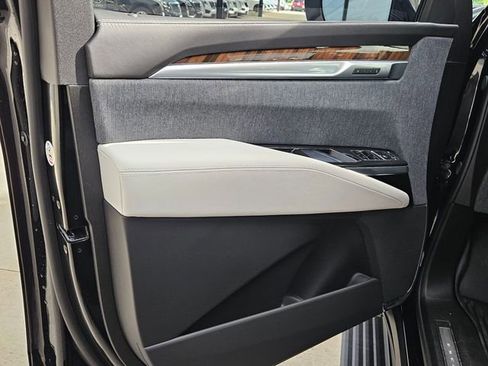 Certified 2026 Cadillac Escalade ESV Platinum Sport w/ LPO, ONYX Package image 23