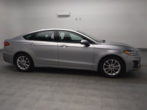 Used 2020 Ford Fusion SE FWD image 11