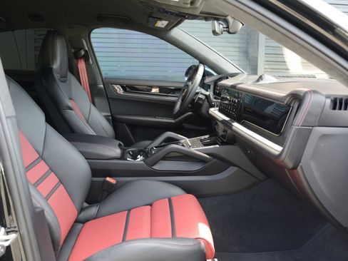 Certified 2024 Porsche Cayenne Turbo GT AWD/4WD image 24