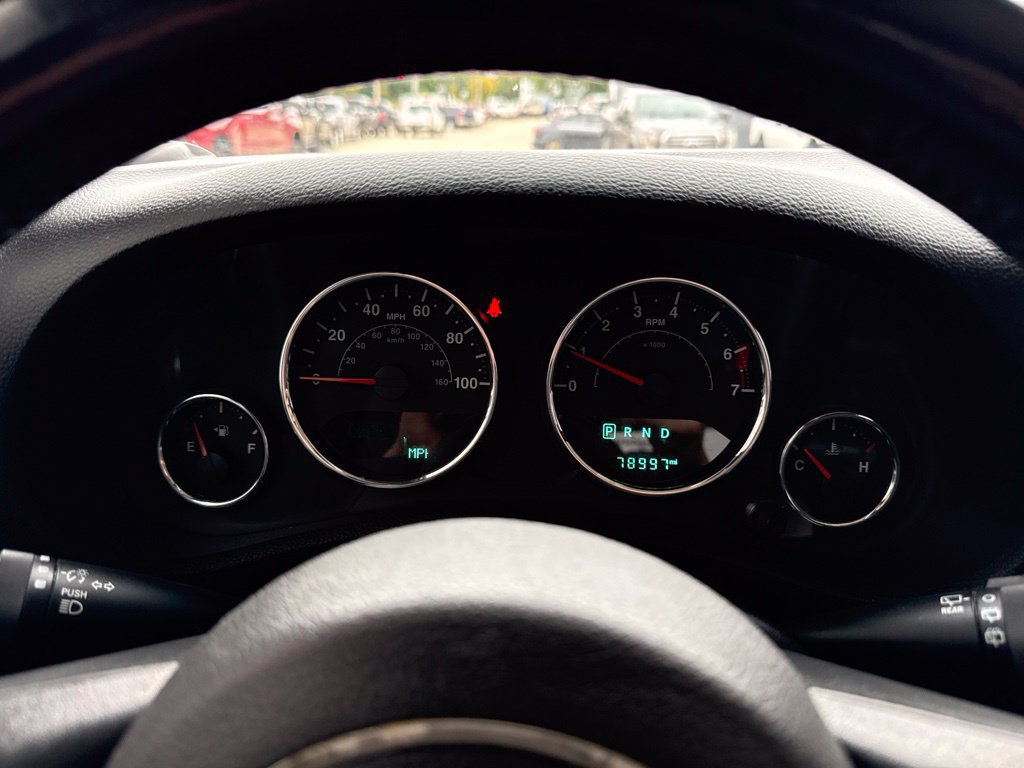 Used 2018 Jeep Wrangler Unlimited Sahara w/ Connectivity Group AWD/4WD image 32