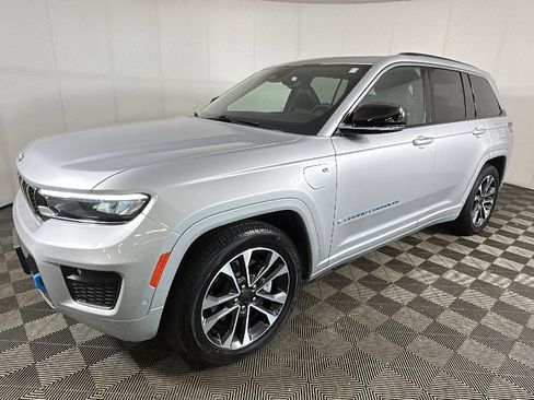 Used 2023 Jeep Grand Cherokee Overland AWD/4WD image 7